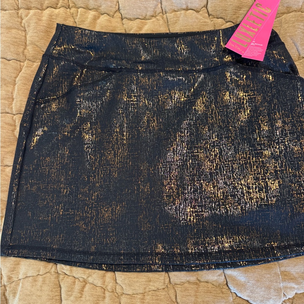 Lilly Pulitzer Black Active Top with Gold Logo